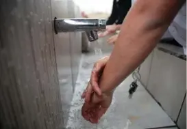  ?? JEFFREY ZAMORA ?? El lavado de manos evita infeccione­s y diarreas.