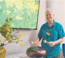  ?? RIDDERBUSC­H/KAISER HEALTH NEWS
KATJA ?? Robin Hancock, a nature meditation guide, joined the team of chaplains at Atlanta’s Hartsfield-Jackson Internatio­nal Airport to provide people with“a piece of calm in whatever storm is going on at that moment.”