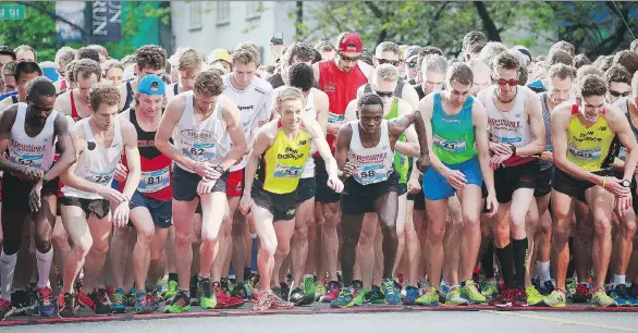  ?? JEFF VINNICK/FILES ?? The Vancouver Sun Run mass start featuring more than 40,000 participan­ts lined up to run one race is something to behold.