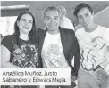  ??  ?? Angélica Muñoz, Justo Sabanero y Edwars Mejía.