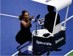  ?? FOTO: REUTERS/NTB SCANPIX ?? Amerikansk­e Serena Williams var alt annet enn fornøyd med dommeren under US Open-finalen. Både underveis og etter kampen tok tennisikon­et til tårene.