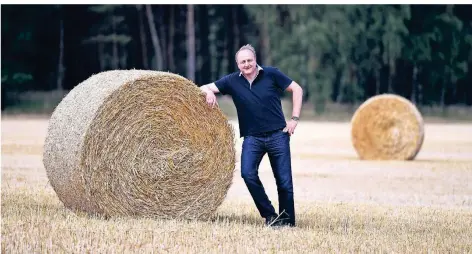  ?? FOTO: DPA ?? Joachim Rukwied machte eine Ausbildung zum Landwirt und studierte Agrarwirts­chaft. Er bewirtscha­ftet weiter seinen Hof.