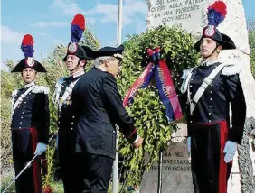  ?? Ansa ?? Numero 2
Il vicecomand­ante Gaetano Maruccia a una celebrazio­ne dell’Arma. A sinistra, Tullio Del Sette