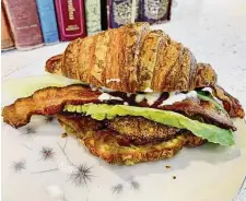  ?? ?? Fried tomatillo BLT