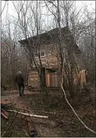  ??  ?? Guérite, cabanes habitées... Le bois Lejuc est occupé depuis plusieurs mois par des opposants au projet Cigéo. Il est devenu une « zone à défendre ».