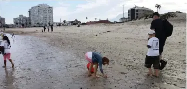  ?? SUPPLIED ?? FUTURE Kids Club members pick up litter along Strand Beach during their clean-up yesterday. |