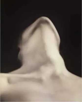  ??  ?? MAN RAYAnatomi­es-neck, 1930© Man Ray Trust, VEGAP, Madrid, 2018