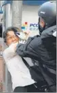  ?? REUTERS ?? ■ A woman (left) scuffles with an anti-government protester at a rally on Saturday.