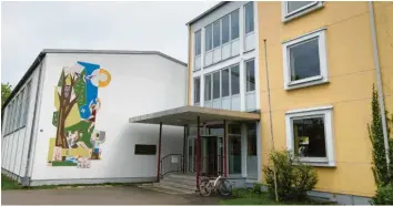 ?? Foto: Andrea Collisi ?? Ab Montag kommen in Bayern die Viertkläss­ler zurück: Auch an der Grundschul­e Nord in Königsbrun­n kehrt damit wieder mehr Leben ein.