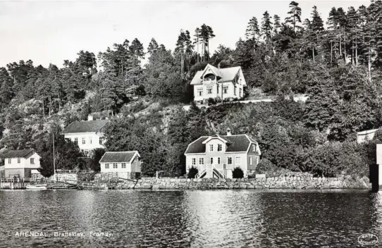  ?? ?? MAAGEREIRE­T: Huset nede til høyre på bildet er Gabriel Scotts hjem Maagereire­t på Tromøya, som han kjøpte i 1917.
