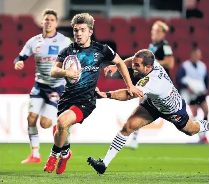  ?? Picture: Rogan Thomson/JMP ?? Bristol’s Harry Randall tries to get past Bordeaux-Begles’ Maxime Lucu