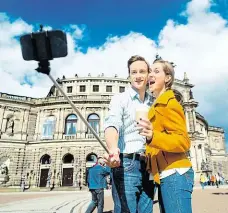  ?? Foto: Shuttersto­ck ?? Pomoc i zrada I selfie pomohou k plánování cest, pokud však turista nezveřejní pokřivené informace, aby dostal skvělá hodnocení.
