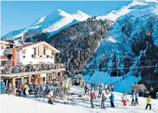 ?? ?? i Ski and be seen: Krazy Kanguruh in St Anton claims to have the largest open-air dance floor in Austria’s Arlberg region