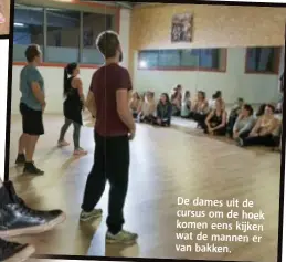  ??  ?? De dames uit de cursus om de hoek komen eens kijken wat de mannen er van bakken.