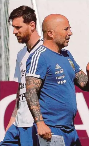  ??  ?? Argentina’s Lionel Messi and head coach Jorge Sampaoli.