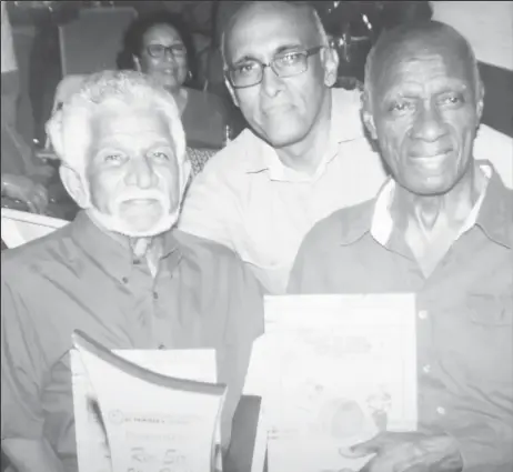  ?? ?? Nasser Khan (centre) after presenting copies to former West Indies cricketers Deryck Murray (left) and Wes Hall