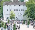  ??  ?? Im Globe in Neuss gibt es im Sommer Shakespear­e.