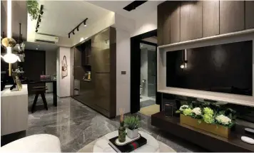  ?? PICTURES: SAMUEL ISAAC CHUA/THE EDGE SINGAPORE ?? The living area of a 441 sq ft, one-bedroom showflat at One Bernam