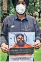  ??  ?? AIIMS doctors joining the Black Day protest against Baba Ramdev in New Delhi on Tuesday