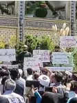  ?? Foto: afp ?? Videoaufna­hmen zeigen Demonstran­ten im Iran, angetriebe­n werden sie von der Sorge um die Wirtschaft.