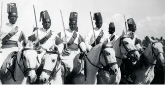  ??  ?? Mounted Eritrean zaptiè (gendarmes) in 1936