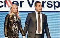  ?? APA ?? Politikeri­n mit Gatte: Philippa und HeinzChris­tian Strache