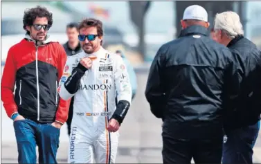  ??  ?? SATISFECHO. Primera toma de contacto para Fernando Alonso con el óvalo de Indianápol­is.