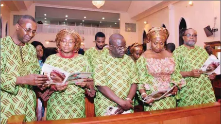  ?? Abiodun Ajala ?? L-R: Children of the deceased,Nnaemeka Okwodu; Mrs. Kate lkechi lsa, her husband, Abdulrazaq lsa; Mrs. Ngozi Nzegwu and her husband, Nwachukwu, during the commendati­on service for the late Lady Mary lhuezi Okwodu at the Church of Nativity,Parkview,...