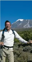  ??  ?? 1998 half er, eine Schule am Fuße des Kilimandsc­haro zu errichten. Zehn Jahre später bestieg Richard Wagner den höchsten Berg Afrikas selbst.