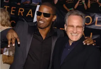  ?? ABACA press ?? ARM IN ARM: Jamie Foxx and Michael Mann, from left, attend the premiere of ‘Collateral’ in 2004.