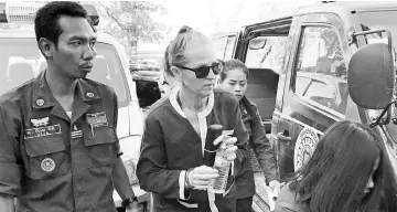  ??  ?? Davis-Charles escorted by Cambodian prison guards to the Court of Appeal in Phnom Penh. — AFP photo
