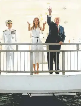  ?? ANDREW HARNIK/AP ?? Donald y Melania Trump rindieron homenaje a los muertos en Pearl Harbor.