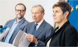  ??  ?? „Weil wir wollen, nicht weil wir müssen“: Sepp Schellhorn, Wilfried Haslauer und Astrid Rössler haben die Dreierkoal­ition verhandelt.