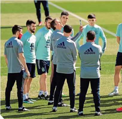  ?? FOTO: EFE ?? Luis Enrique afinó todos los detalles previo al debut de España en las eliminator­ias./