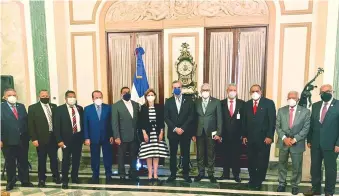  ?? FUENTE EXTERNA ?? El presidente Abinader durante el almuerzo con directores de medios, en el Palacio Nacional.