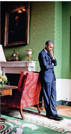  ?? FOTO: WHITE HOUSE/PETE SOUZA ?? Der Fotograf Pete Souza lichtete Präsident Barack Obama im Oktober 2010 im Green Room des Weißen Hauses ab.