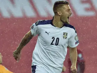  ??  ?? Prodezze La gioia di Milinkovic-Savic, 25 anni, autore di due gol giovedì scorso con la Serbia