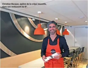  ??  ?? Christian Bacque, apôtre de la crêpe nouvelle, dans son restaurant du 6e.