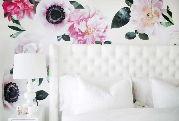  ?? — URBANWALLS ?? A wall is decorated with floral decals from the brand Urbanwalls. ‘It’s like bringing the outside in,’ says founder Danielle Hardy.