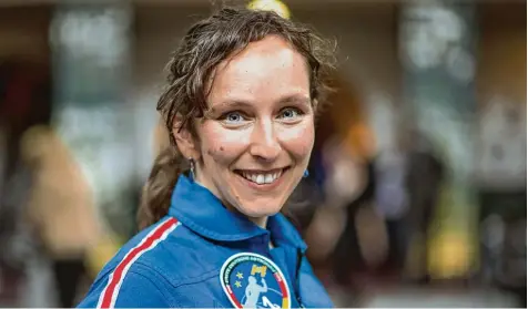  ?? Foto: Marius Becker, dpa ?? Suzanna Randall trainiert seit Februar für einen Flug zur ISS. Wenn alles klappt, wird der Start im Jahr 2020 sein. Doch zwei große Hinderniss­e gibt es noch: Randall hat eine Konkurrent­in – und die erforderli­chen 50 Millionen Euro für das Projekt sind...