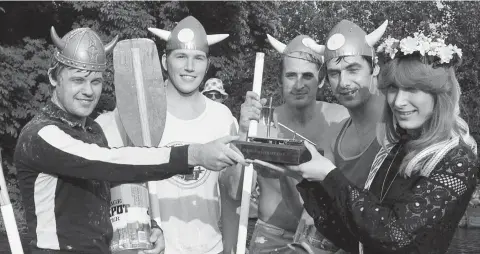  ?? ?? ‘River Maid’ present the raft race trophy at Maidenhead’s 400th anniversar­y celebratio­ns to (left to right) Roar Fosnes, Roger Mann, Tony Hills and Steve Gladstone in 1982. Ref:134834-8