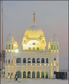  ??  ?? An illuminate­d Gurdwara Darbar Sahib in Kartarpur.