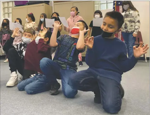  ?? COURTESY PHOTO ?? Kids at Ranchos de Taos, in performanc­e.