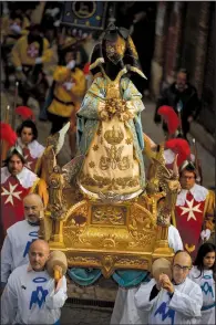  ?? AP/ALVARO BARRIENTOS ?? Devotees carry a statue of the Virgin Mary during the Easter Sunday ceremony ”Descent of the Angel” as part of Holy Week in the small town of Tudela, northern Spain.