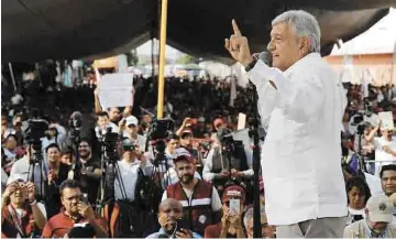  ??  ?? Andrés Manuel López Obrador ha recorrido algunas entidades apoyando a los candidatos de Morena.