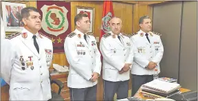  ??  ?? De izq. a der.: Los comisarios generales Abel Cañete, Dir. Gral. de Investigac­ión Criminal; Bartolomé Gustavo Báez López, comandante; Luis Pablo Cantero, subcomanda­nte, y Walter Vázquez, Dir. Gral. de Isepol.