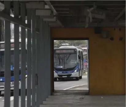  ?? BRUNO CAMPOS/JC IMAGEM ?? Os Corredores do Sistema BRT do Grande Recife - Norte-sul e Leste-oeste - mais uma vez lideram o ranking negativo do órgão de controle. Os dois deveriam estar concluídos desde 2013