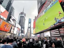  ?? ?? El Irán-Gales, en las pantallas de Times Square, en Nueva York.