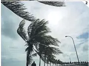  ??  ?? 2 Actualment­e Cuba es afectada por fuertes vientos y hasta copiosas lluvias. 2