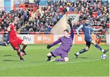  ?? ?? Denied Carrick’s goalbound effort is blocked by Roberto Nditi